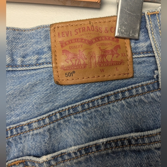 Levi's 501 Women Jeans Mini Shorts Floral Size 26 100% Cotton Washed Blue - Picture 6 of 11